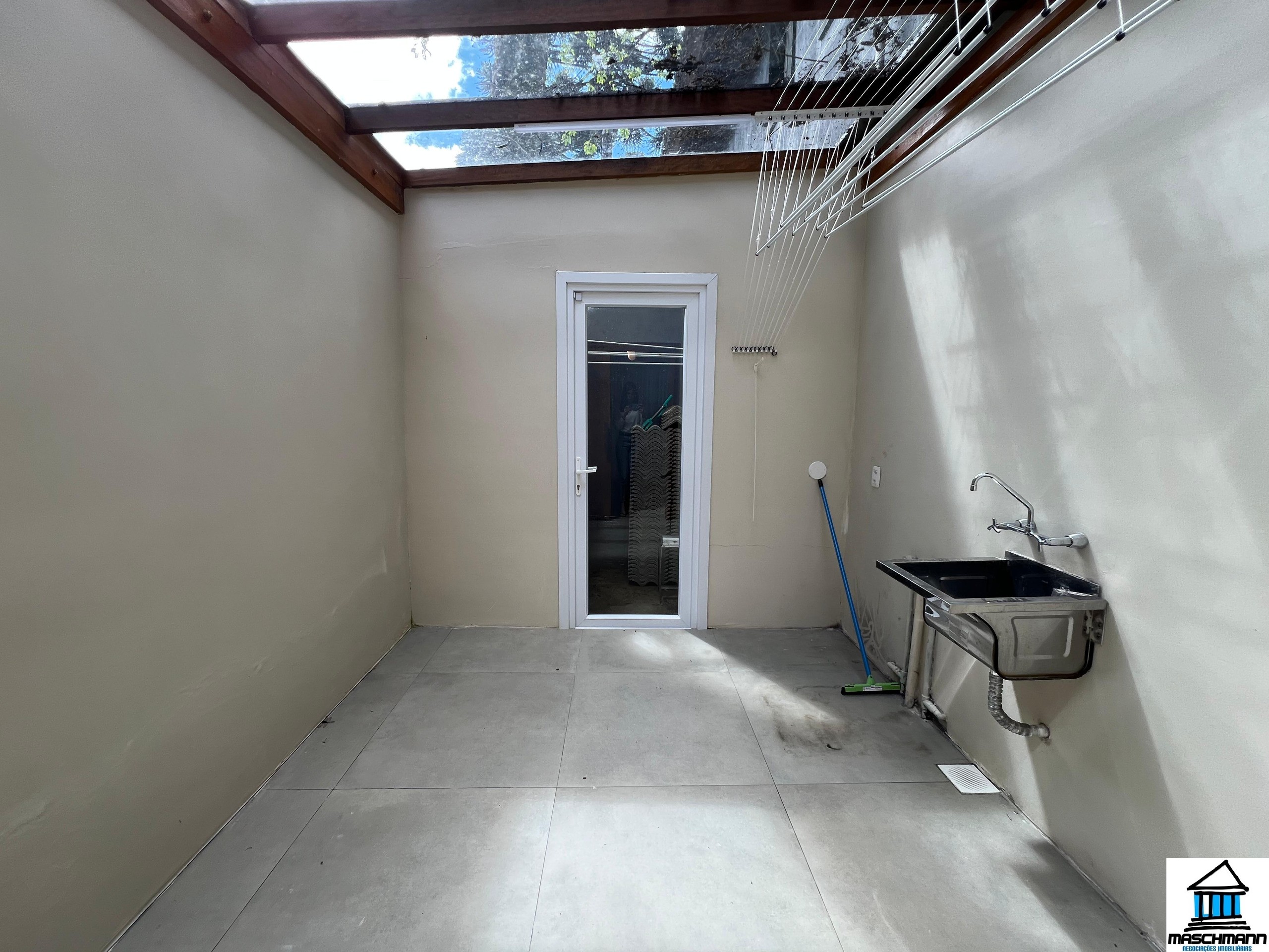 Casa Semi Mobiliada em Condomínio Fechado na Vila Suzana – Amplitude, Conforto e Natureza