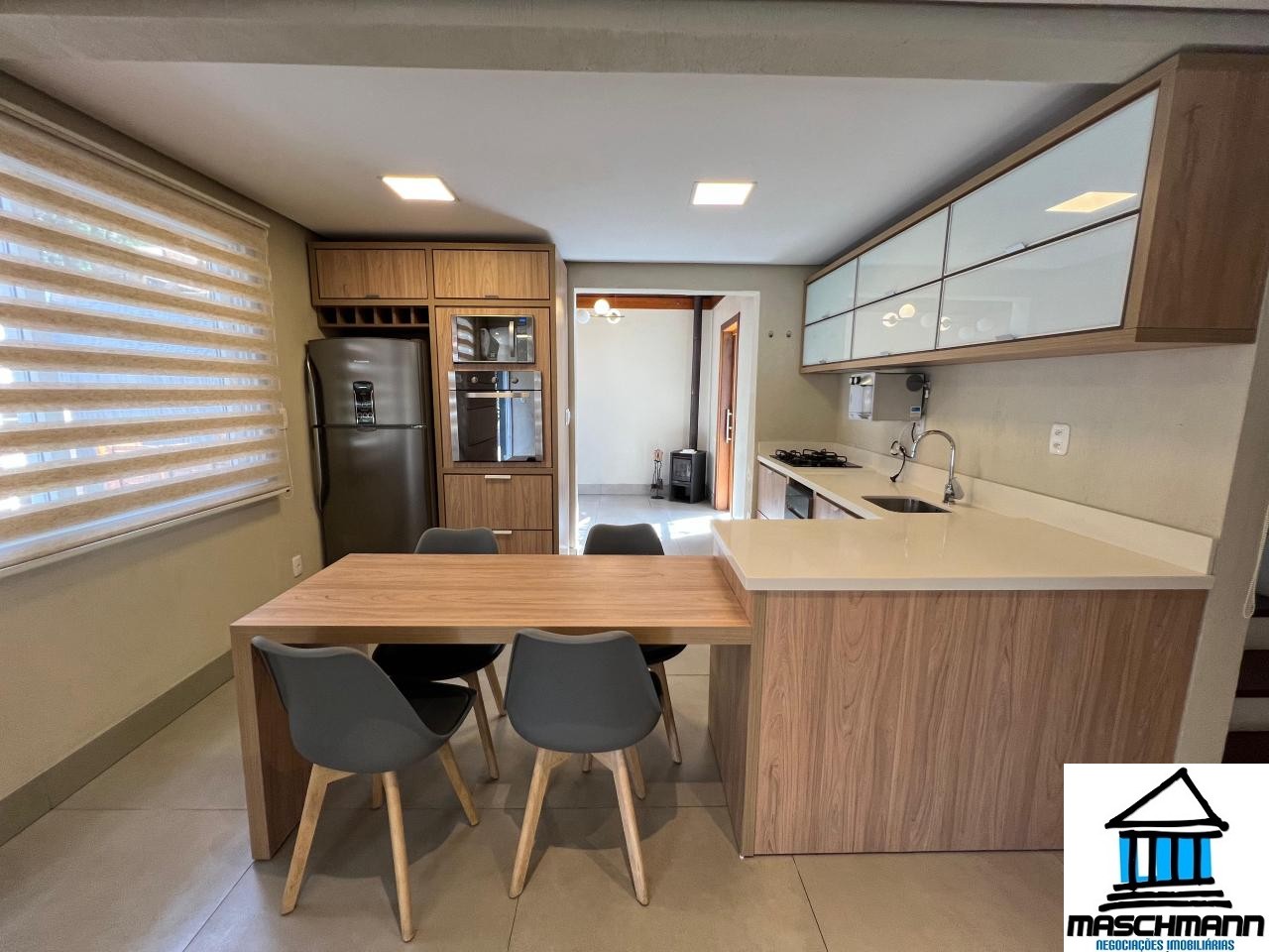 Casa Semi Mobiliada em Condomínio Fechado na Vila Suzana – Amplitude, Conforto e Natureza