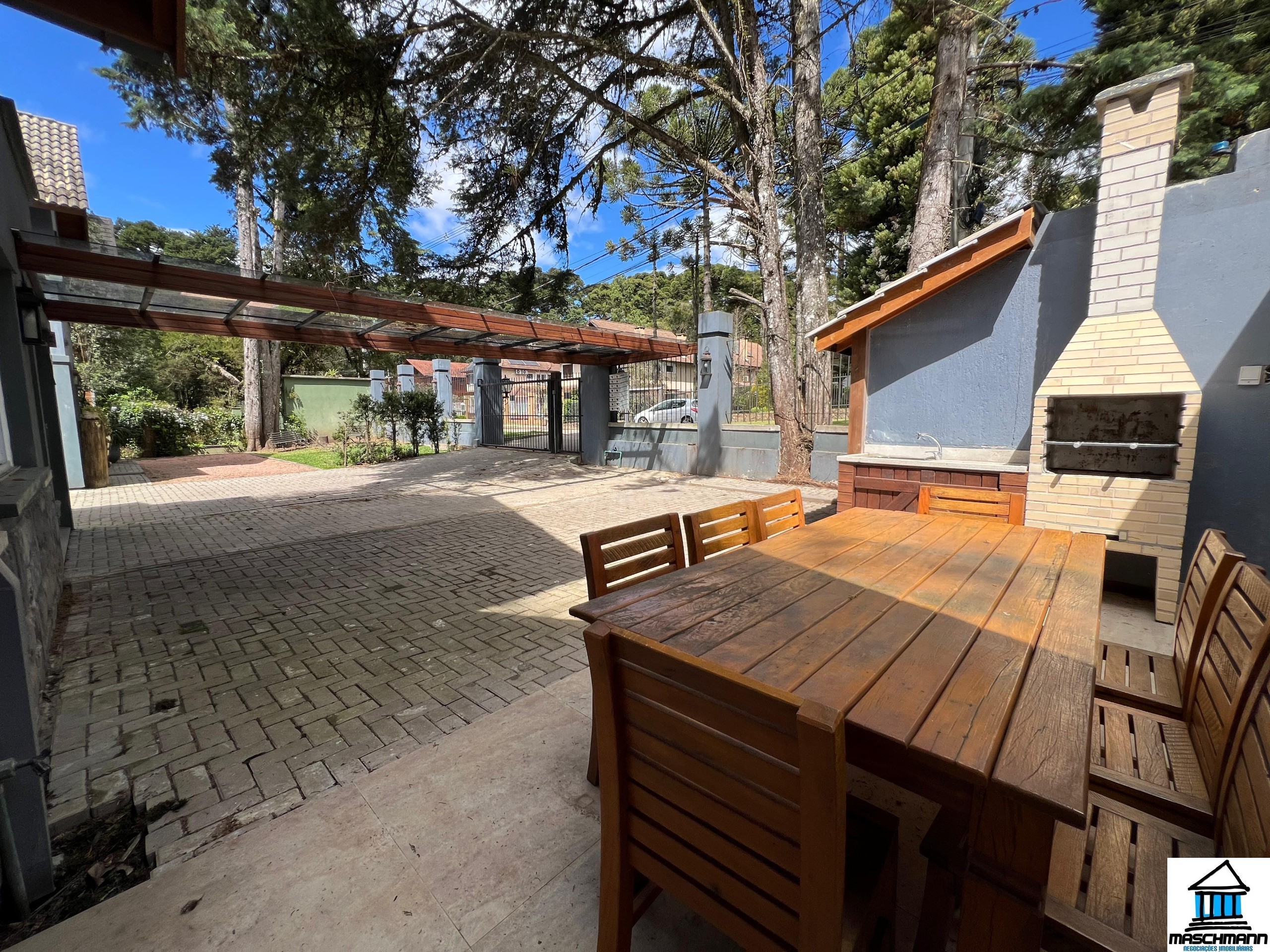 Casa Semi Mobiliada em Condomínio Fechado na Vila Suzana – Amplitude, Conforto e Natureza