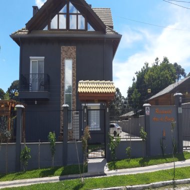 Oportunidade Rara no Centro de Canela — Casa 3 quartos, 127 m² por R$ 559 Mil