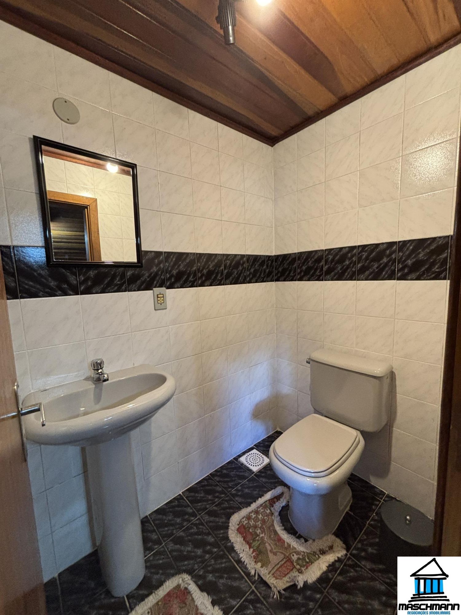 Apartamento Duplex de 2 dormitóiros mobiliado no bairro Planalto Gramado