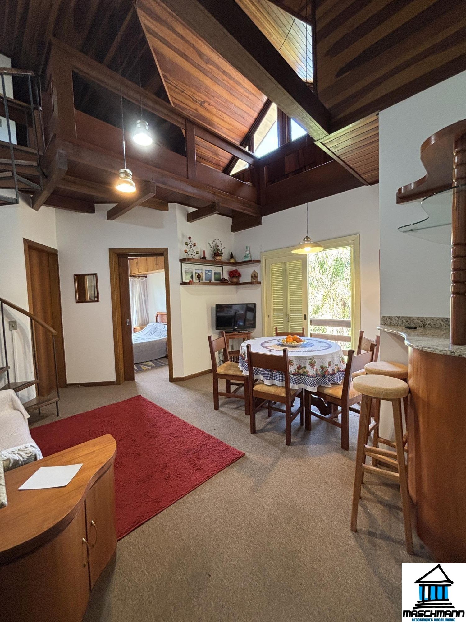 Apartamento Duplex de 2 dormitóiros mobiliado no bairro Planalto Gramado