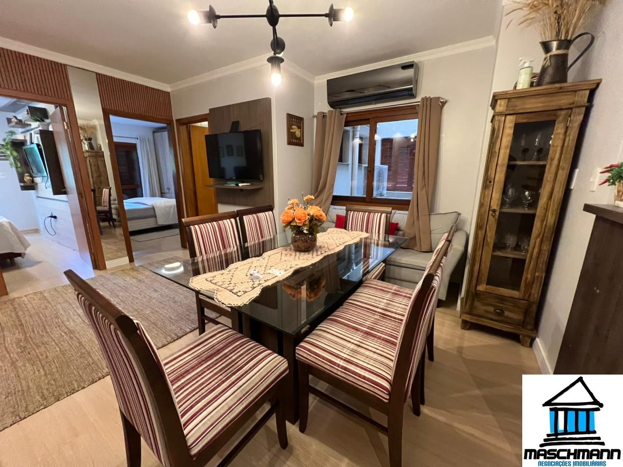 Apartamento de 2 dormitórios mobiliado no centro de Canela