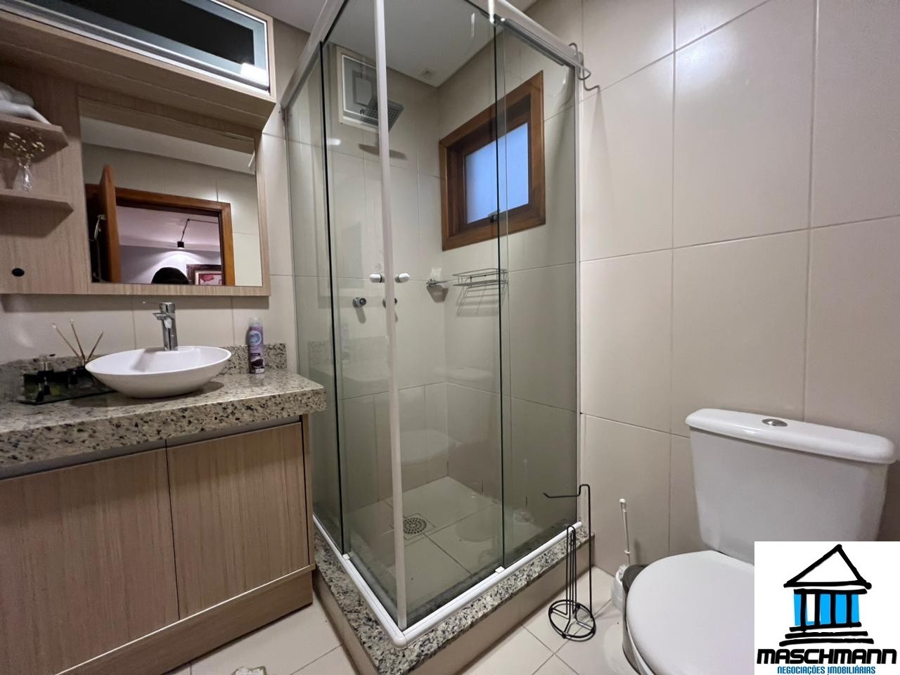 Apartamento de 2 dormitórios mobiliado no centro de Canela