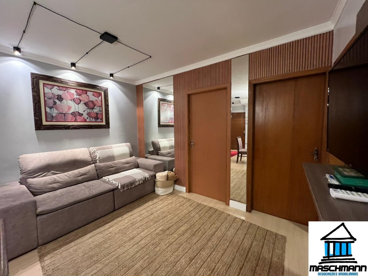 Apartamento de 2 dormitórios mobiliado no centro de Canela