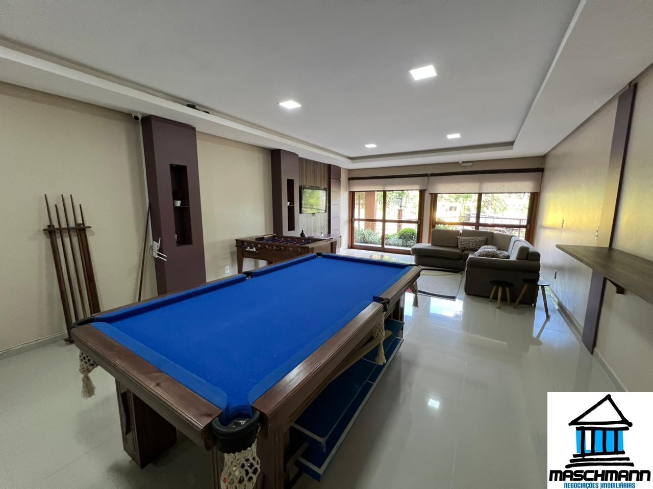 Apartamento de 2 dormitórios mobiliado no centro de Canela