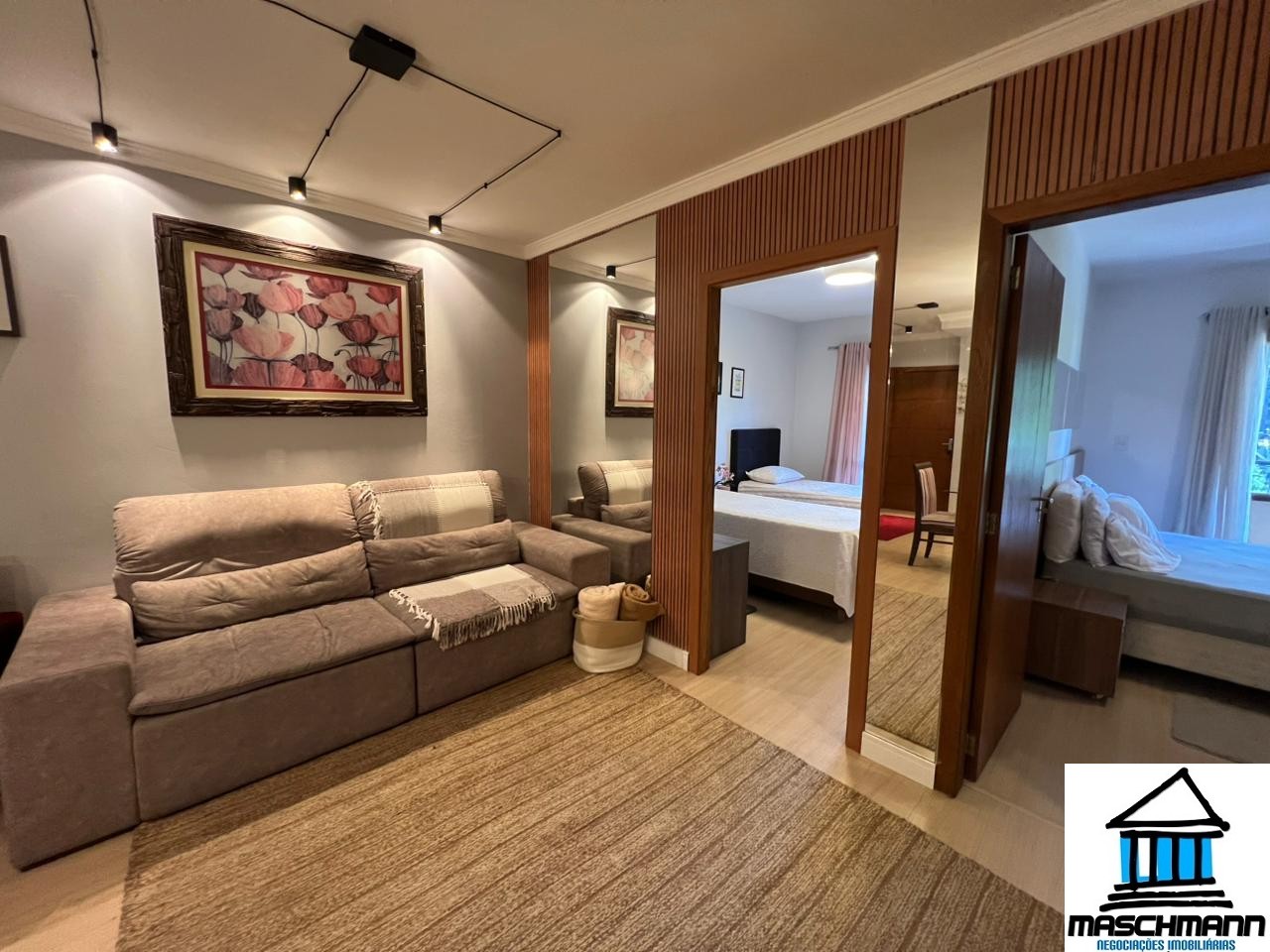 Apartamento de 2 dormitórios mobiliado no centro de Canela