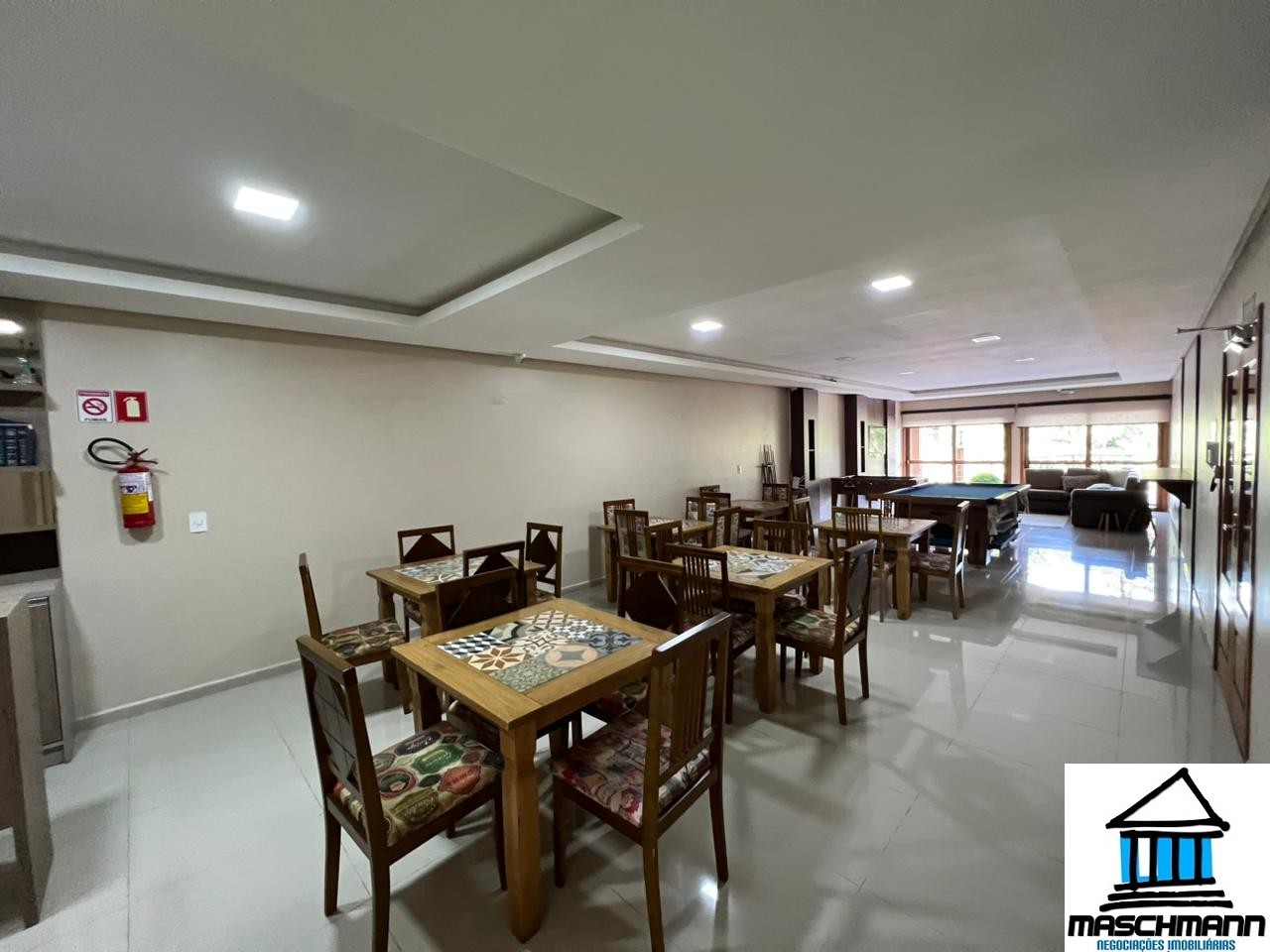 Apartamento de 2 dormitórios mobiliado no centro de Canela