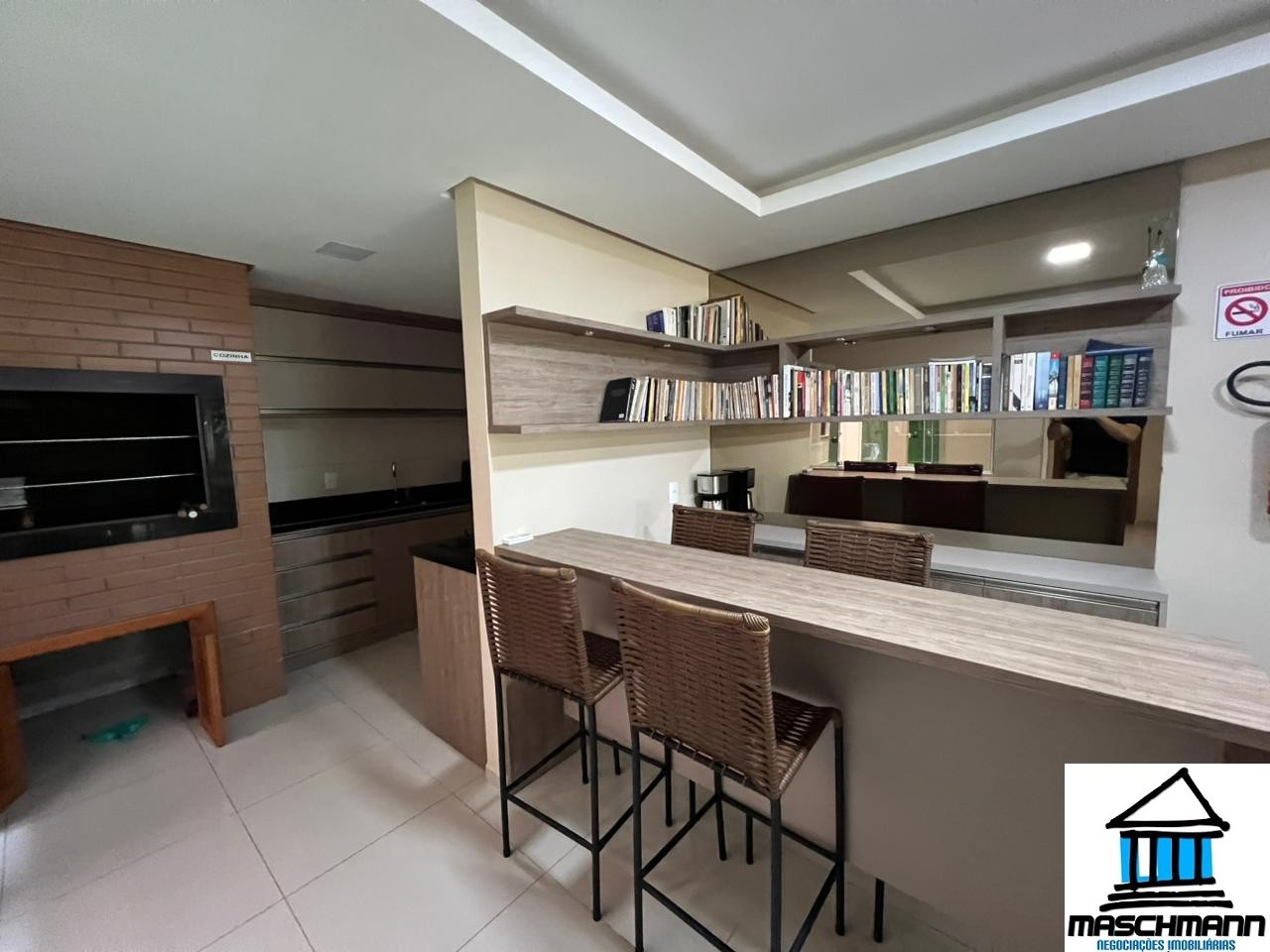 Apartamento de 2 dormitórios mobiliado no centro de Canela