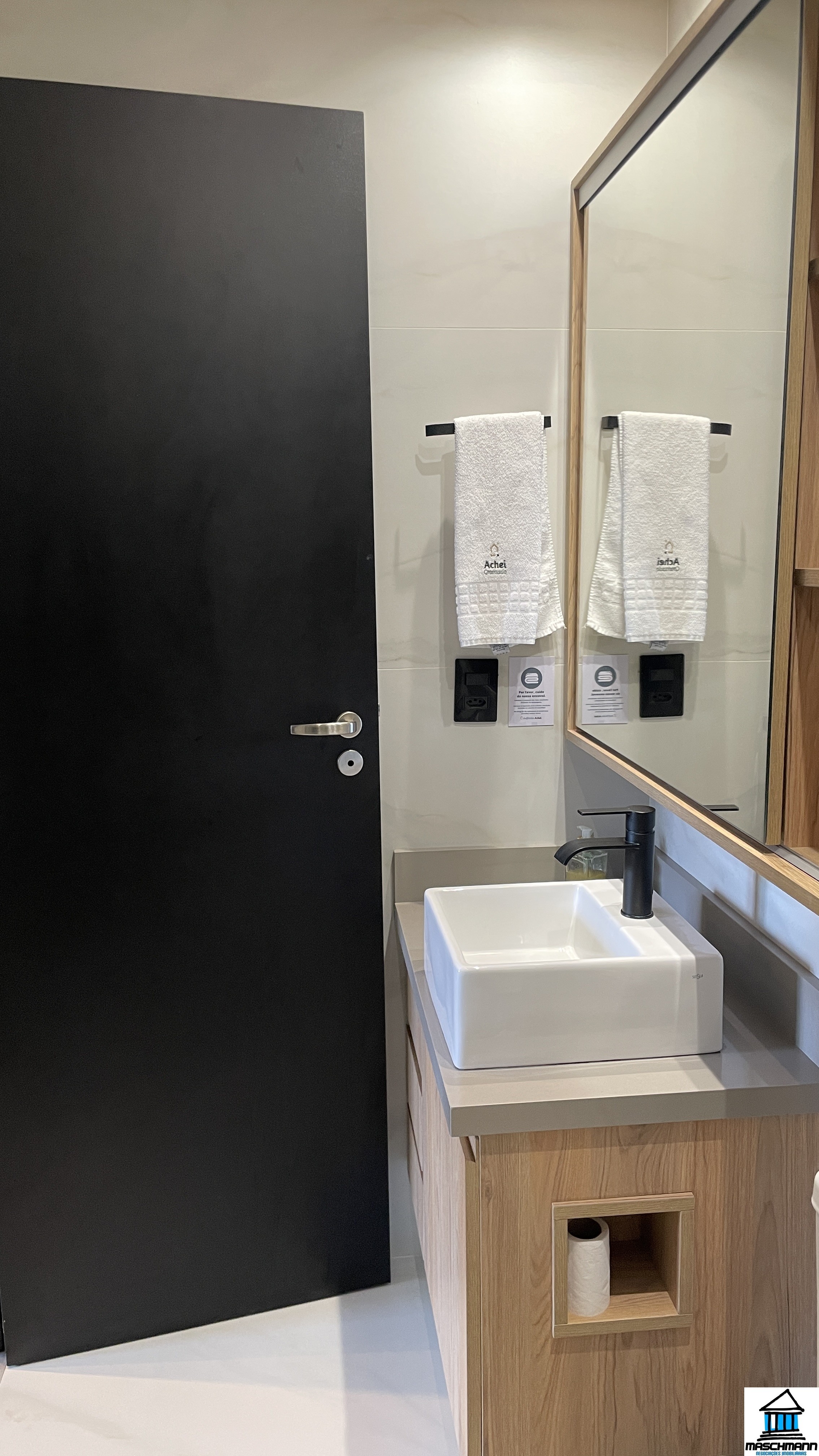 Apartamento 1 Dormitório mobiliado com terraço perfeito para locação em Canela