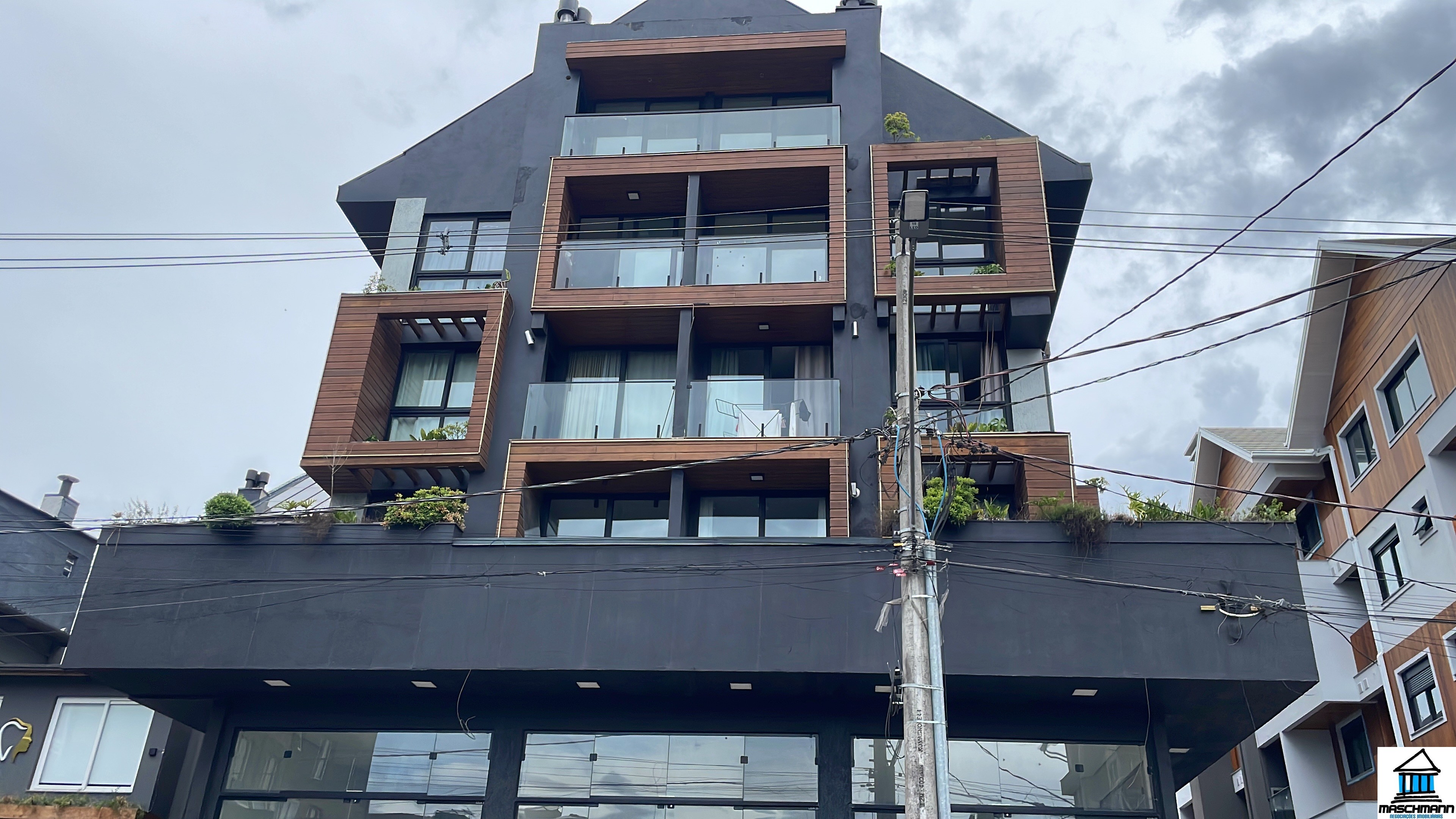 Apartamento 1 Dormitório mobiliado com terraço perfeito para locação em Canela