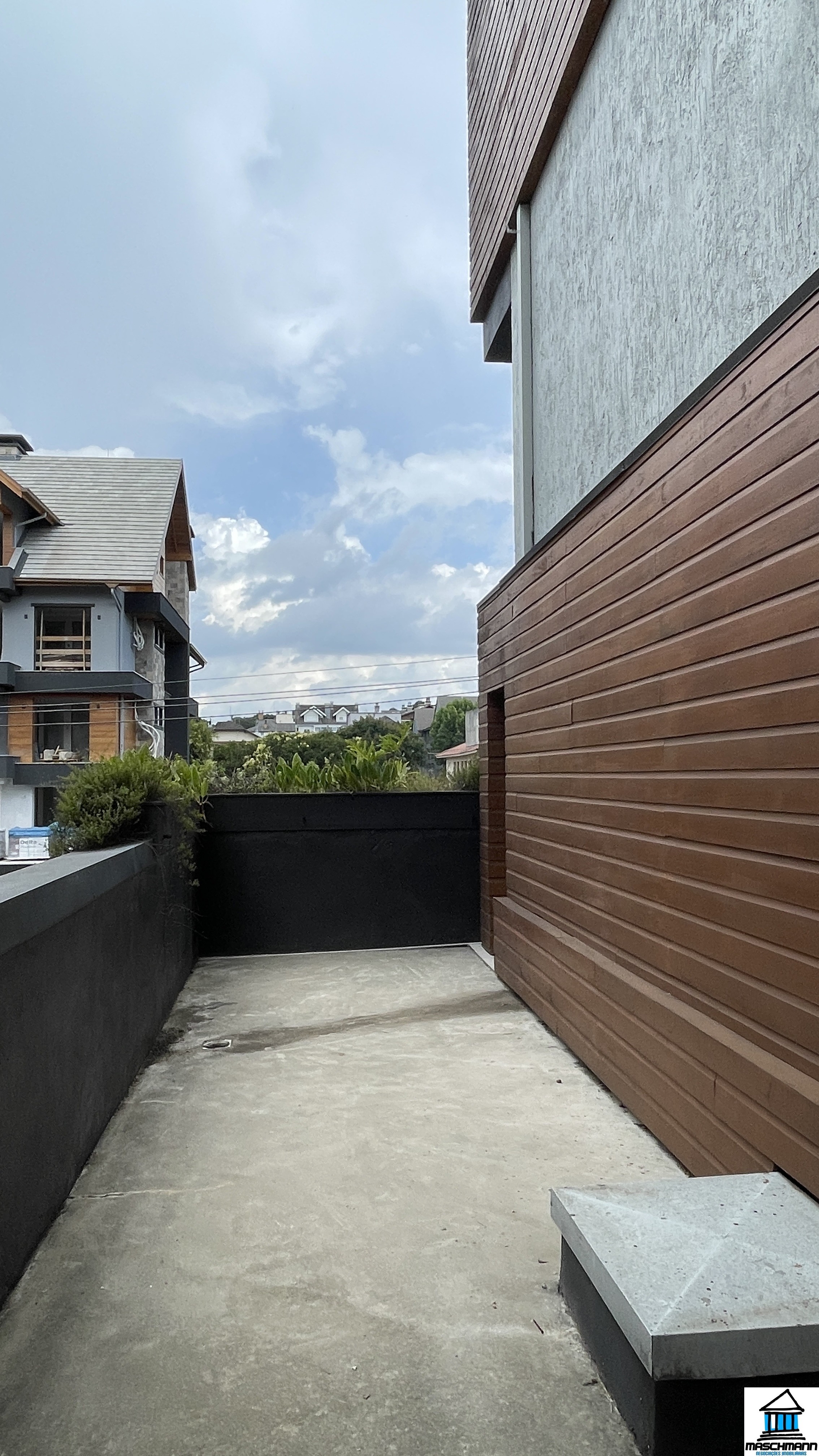 Apartamento 1 Dormitório mobiliado com terraço perfeito para locação em Canela