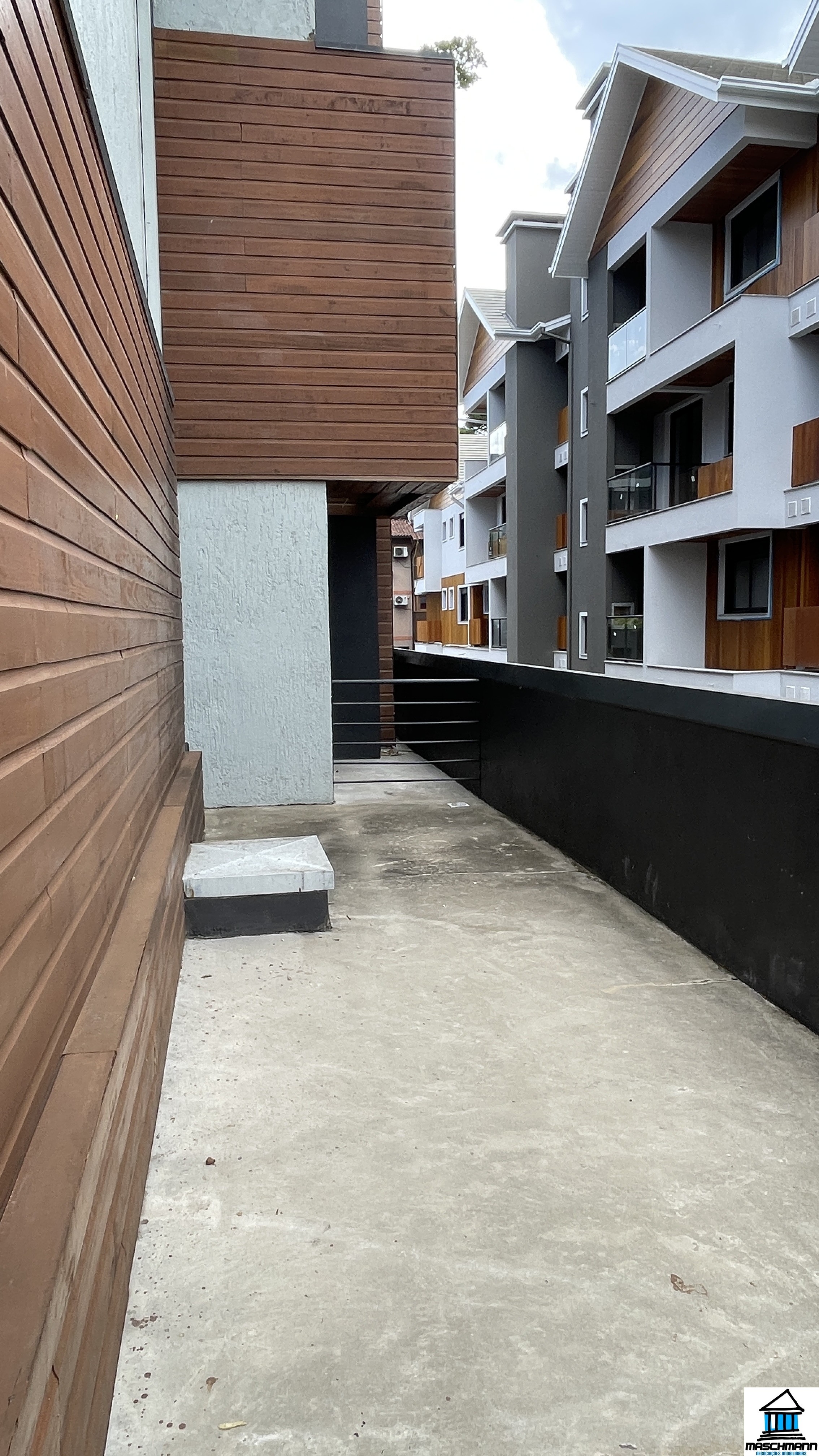 Apartamento 1 Dormitório mobiliado com terraço perfeito para locação em Canela