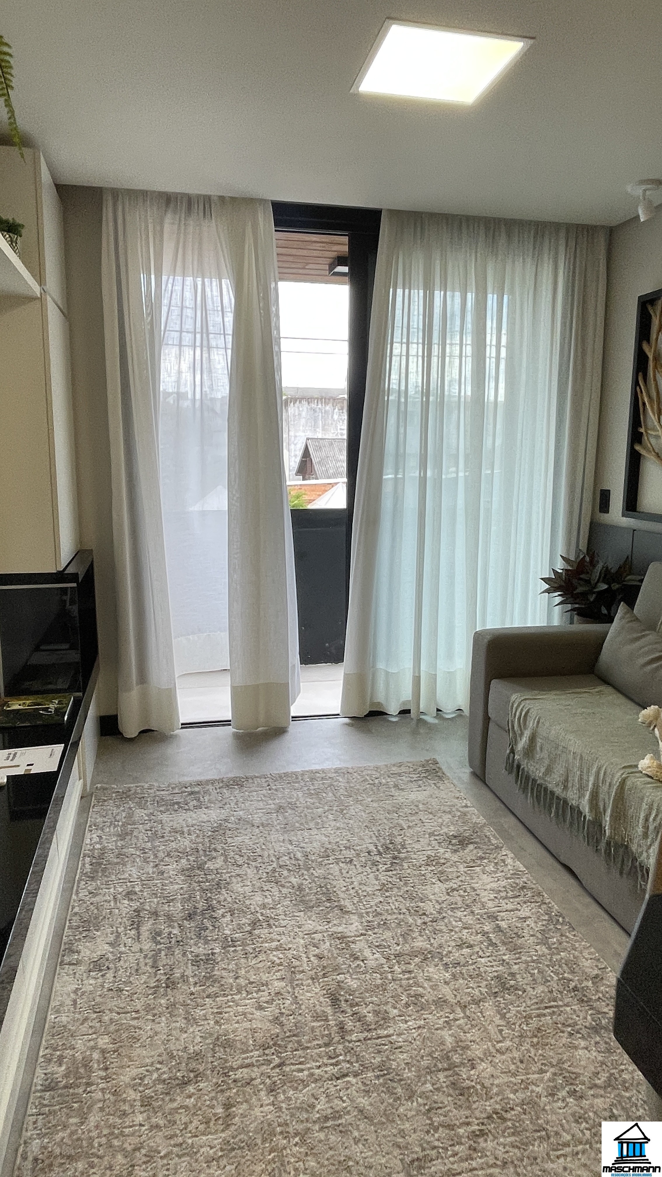 Apartamento 1 Dormitório mobiliado com terraço perfeito para locação em Canela