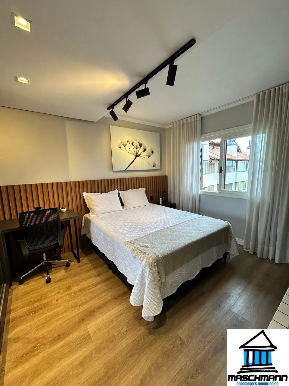 Apartamento mobiliado de 2 dormitórios no centro de Gramado