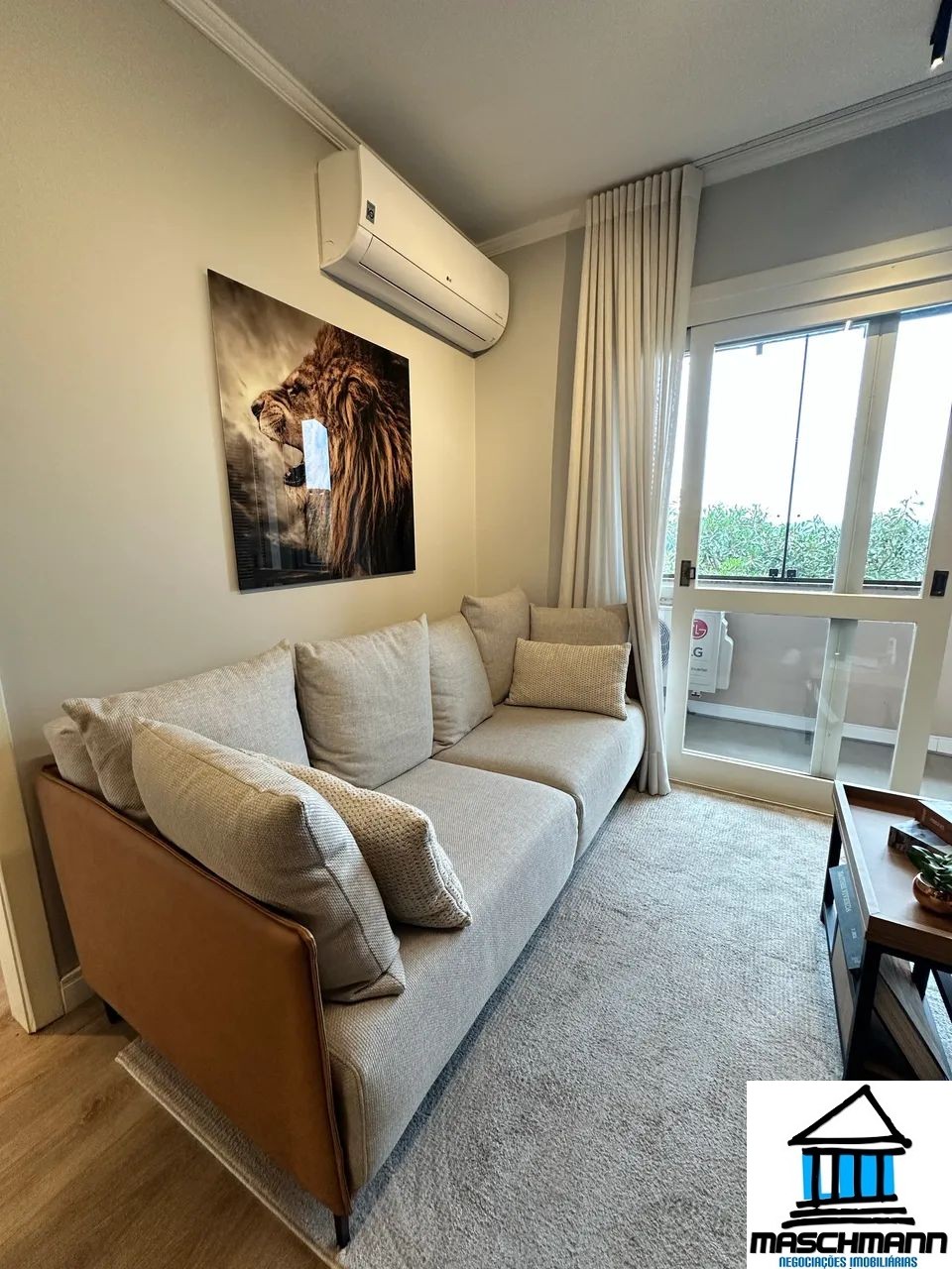 Apartamento mobiliado de 2 dormitórios no centro de Gramado